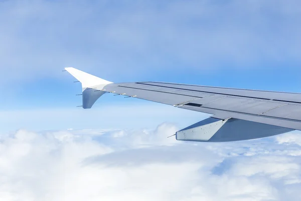 Wing of an airplane  above the clouds — Stock Photo, Image