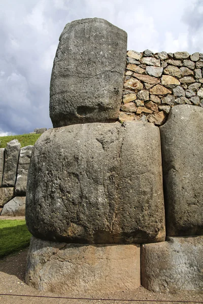 Ściany Sacsayhuaman, starożytną fortecę Inków w pobliżu Cuzco, Peru — Zdjęcie stockowe