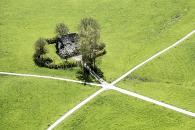 bisiklet yolları crossing ile evine havadan görünümü 