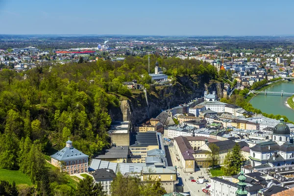 Visa gamla staden Salzburg från slottet Hohensalzburg — Stockfoto