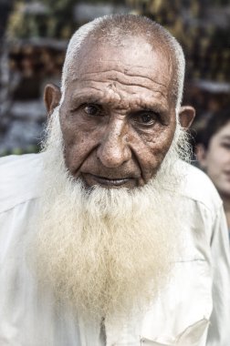 büyük beyaz beart ile bilinmeyen komuta sizde portresi