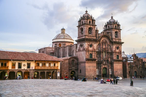 Famosa cattedrale al tramonto a Cuzco, Perù — Foto Stock