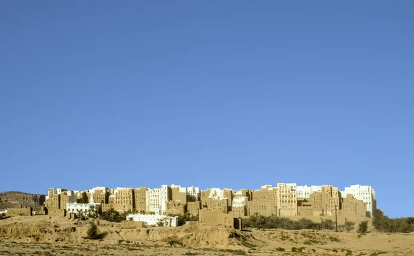 Vackra staden shibam i öknen i hadramaut, Jemen. — Stockfoto