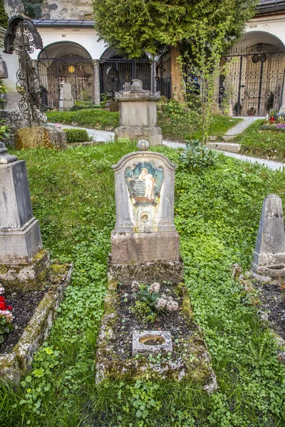 Petersfriedhof friedhof und katakomben bei st peters abtei catholi — Stockfoto