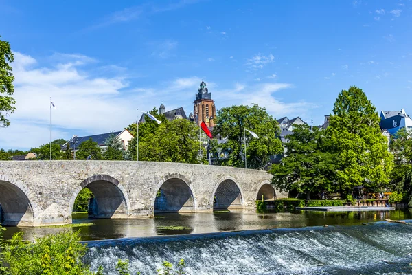 Oude Lahn-brug en uitzicht op de dom van Wetzlar — Stockfoto