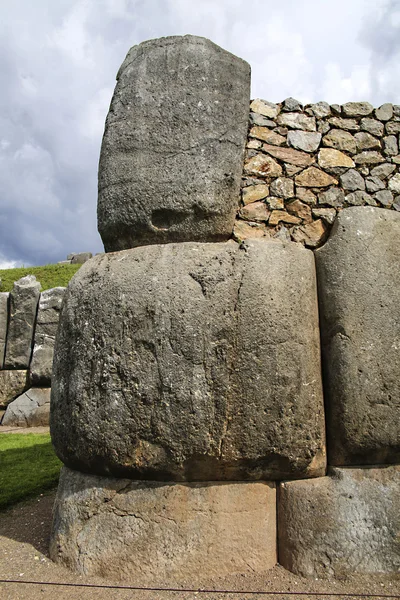 Paredes sacsayhuaman, antigua fortaleza inca cerca de Cuzco, Perú —  Fotos de Stock