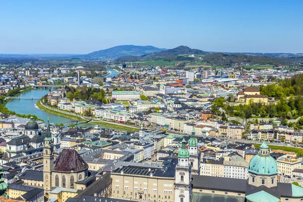 Vista a la ciudad vieja de Salzburgo desde el castillo de Hohensalzburg —  Fotos de Stock