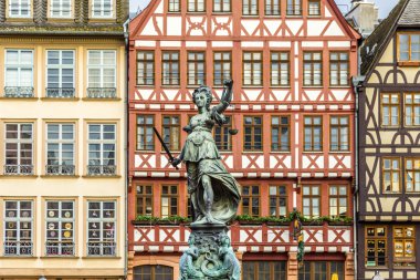 Justitia, bir anıt Frankfurt, Almanya