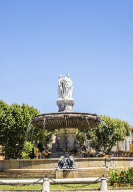 la rotonde Provence'da Çeşmede görünümünü portre