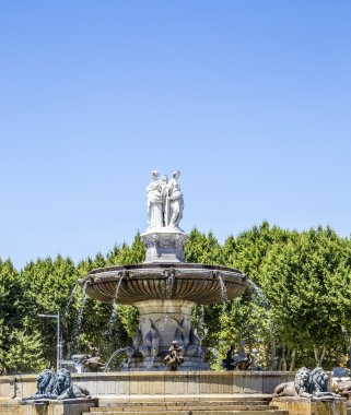 la rotonde Provence'da Çeşmede görünümünü portre
