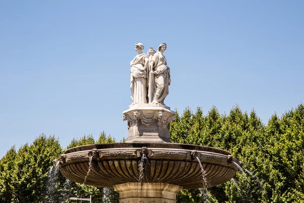 Portret widok fontanny w la rotonde w aix-en-provence — Zdjęcie stockowe