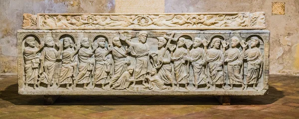圣主教在 Aix 中烈士的传奇石棺 — 图库照片