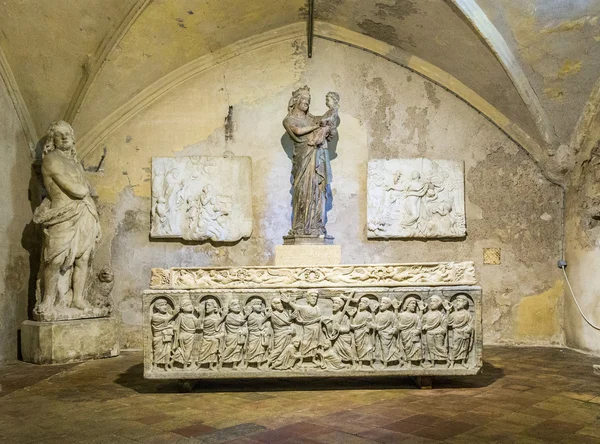 Sarcophage légendaire du martyr Saint Mitre à Aix — Photo