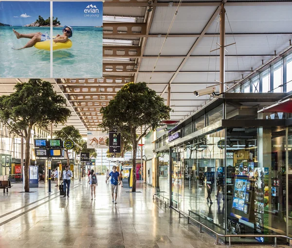 Travellers in Saint Charles train station in Marseilles — Stock Photo, Image