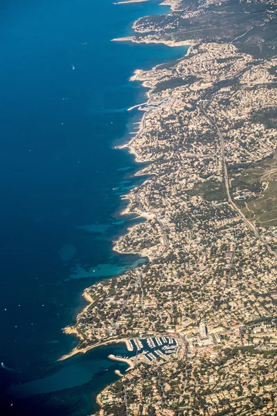Luchtfoto van industrieel gebied in de buurt van de Oceaan — Stockfoto
