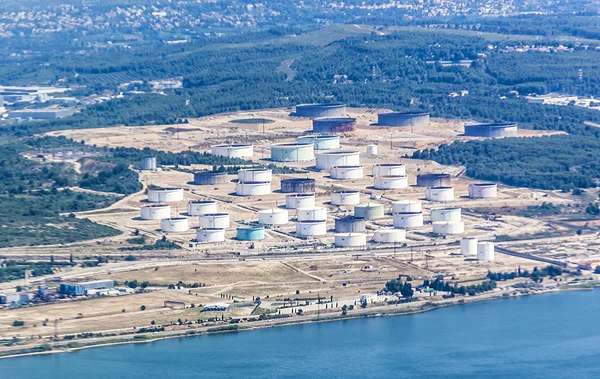 Oil tanks at the coast — Stock Photo, Image