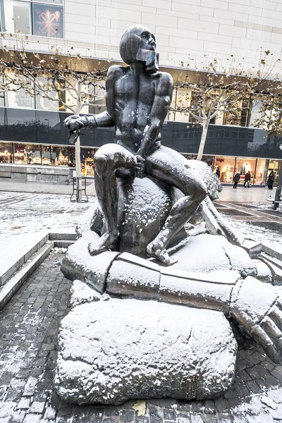 Escultura contemporânea David e Golias em Zeil . — Fotografia de Stock