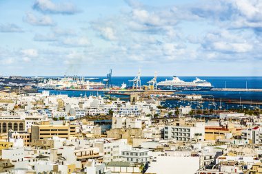 Arrecife Hava Kargo ve cruise gemi limanı ile