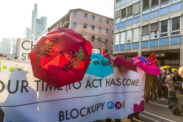 People demonstrate against EZB and Capitalism — Stock Photo, Image