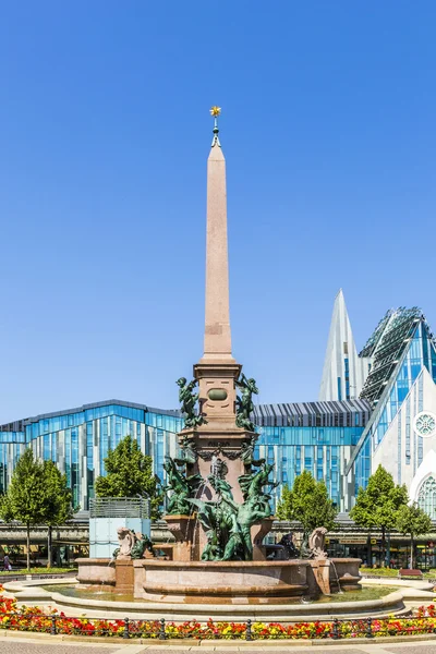 Fonte histórica em Leipzig na praça Augustus — Fotografia de Stock