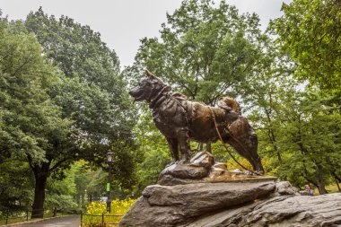 monument of siberian husky Balto