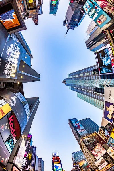 Times square skisserat med broadway-teatrar och stort antal led skyltar — Stockfoto