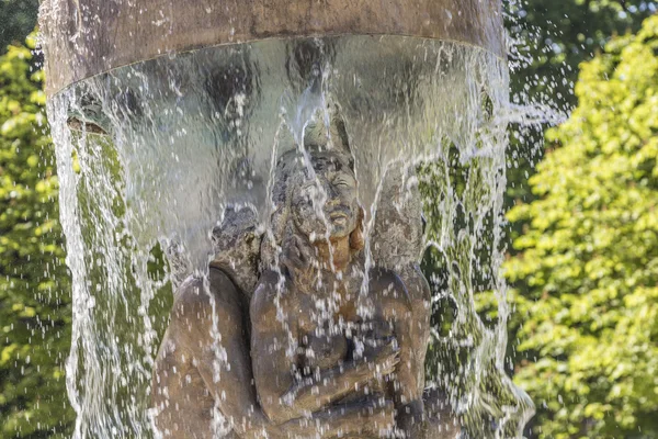 Fuente Adán y Eva en el paraíso — Foto de Stock