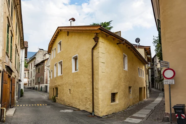 Casas antiguas típicas en el famoso pueblo de Meran —  Fotos de Stock