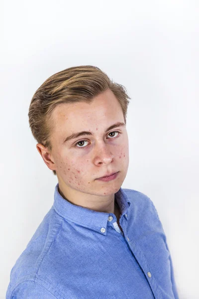 Bonito adolescente menino com cabelo vermelho — Fotografia de Stock