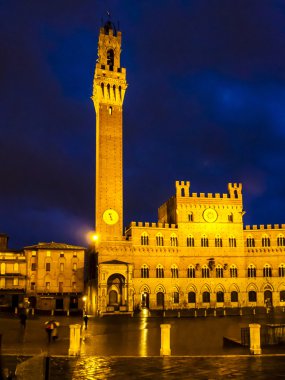 ünlü torre del mangia Siena