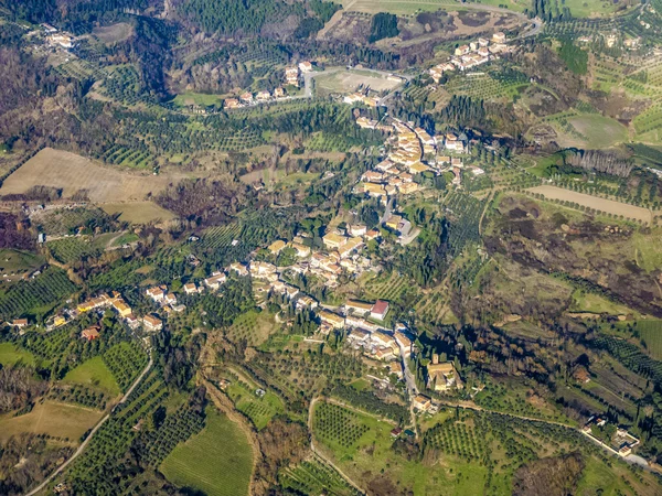 Aerial of a small typical village in the Arezzo region — Stock Photo, Image