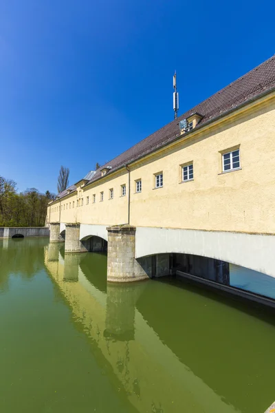 Ιστορικό φράγμα στον ποταμό Isar στο Μόναχο — Φωτογραφία Αρχείου