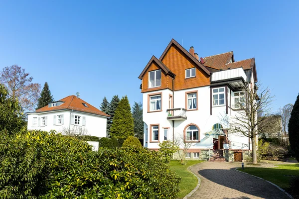 Casa urbana típica construida alrededor de 1930 — Foto de Stock