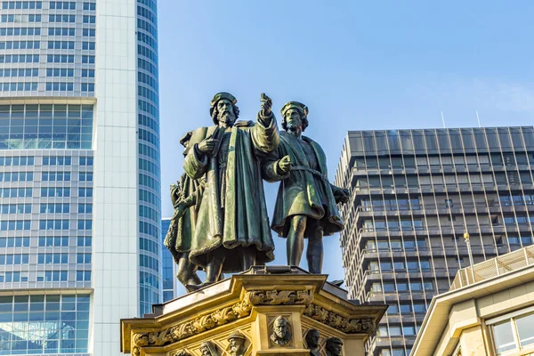 The Johannes Gutenberg monument on the southern Rossmarkt in Fra — Zdjęcie stockowe