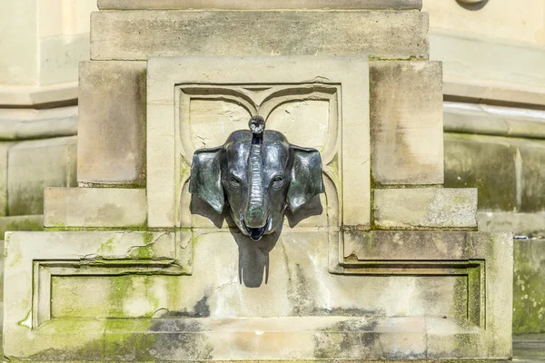 Elefant head at the Johannes Gutenberg monument on the southern — ストック写真