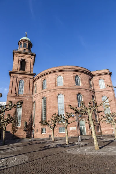 Paulskirche, slavný kostel v Frankfurtt, Německo pod modrou oblohou — Stock fotografie