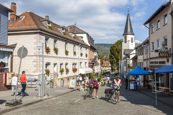 People enjoy a bicycle tour in the beautiful historic town of Ko — Stock Photo, Image