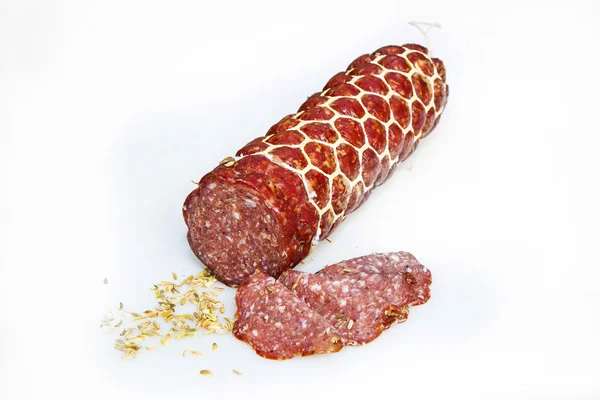 Kiełbasa salami z wieprzowiną ziemi i zioła — Zdjęcie stockowe