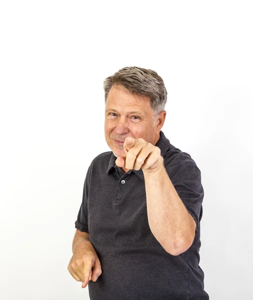 L'uomo che guarda la telecamera. Isolato su bianco — Foto Stock