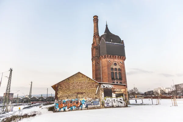 Antigua torre de agua histórica en la estación de tren de Wiesbaden — Foto de Stock