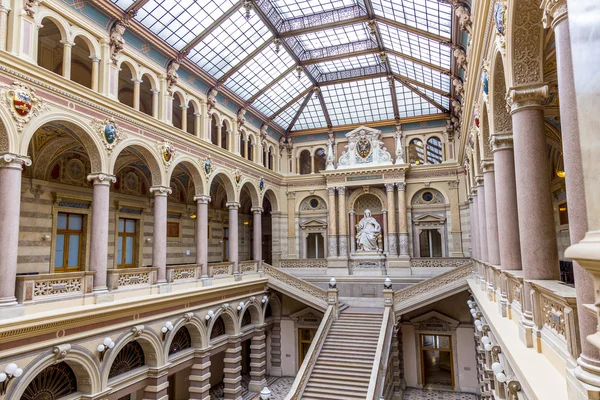 Bâtiment néo-renaissance du palais de justice à Vienne — Photo