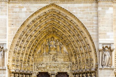 Parça Notre-Dame de Paris, Fransa