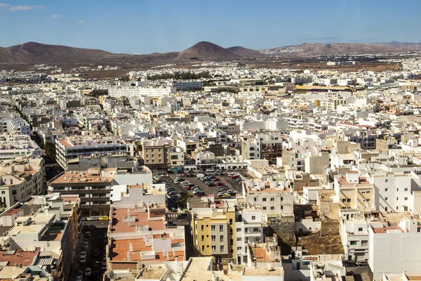 Vue sur Arrecife et les volcans de Lanzarote — Photo