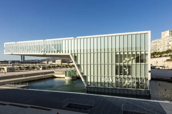 Das moderne Gebäude des Museums der europäischen und mediterranen Civi — Stockfoto