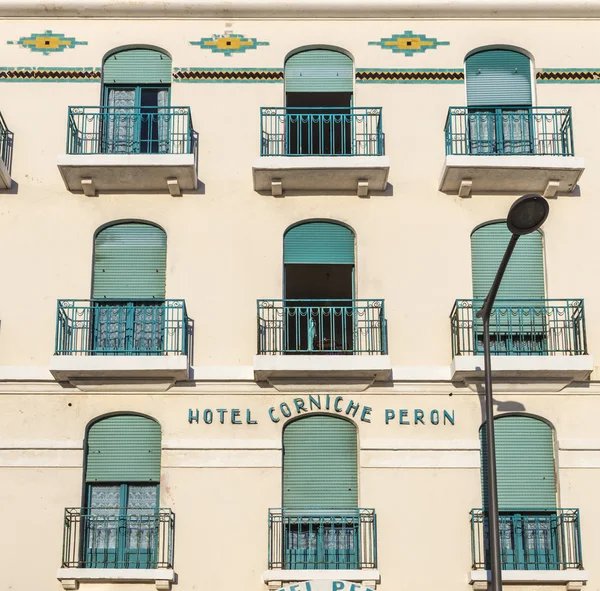 Gevel van de oude Hotel Peron in Marseille, — Stockfoto