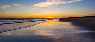 Endülüs, İspanya sahillerinde romantik günbatımı