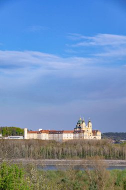 Aşağı Avusturya 'da Tuna Nehri' nde Manastır Melk