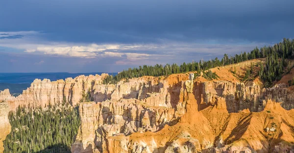 Canyon de bryce avec hoodoos spectaculaires — Photo