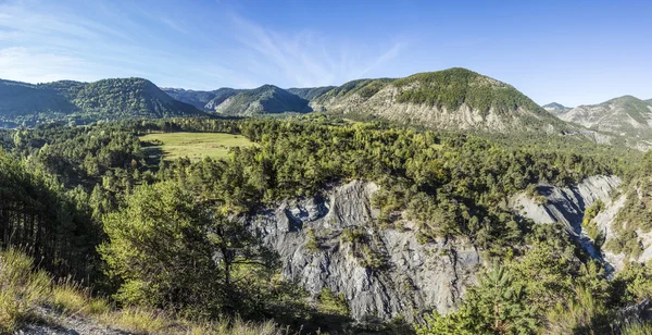 Canyon met rivier La blanche Torrent — Stockfoto