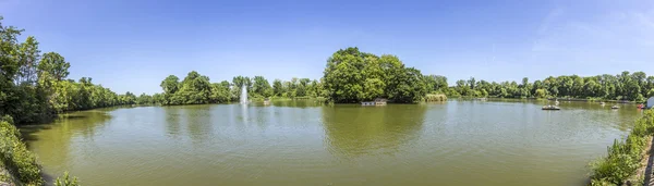 Panorama över sjön i Bad Nauheim — Stockfoto